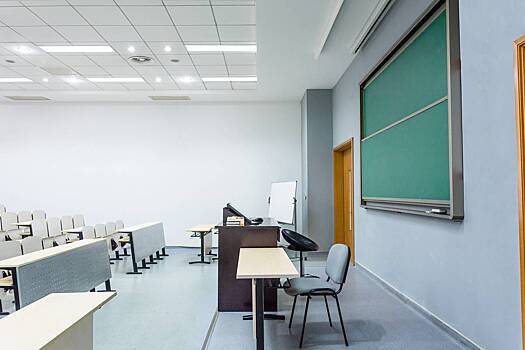 Преподавателя уволили из университета после презентации о романе с аспиранткой