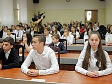 Школьникам Майкопа торжественно вручили паспорта