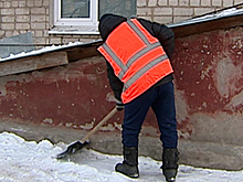 Улицы Иркутска ежедневно очищают от снега почти одна тысяча рабочих