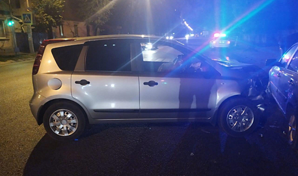 В Воронеже в столкновении Datsun и Nissan пострадали 5-летняя девочка и 3-летний мальчик