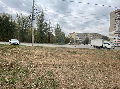Пострадал ребенок: в Волгодонске столкнулись грузовик и иномарка