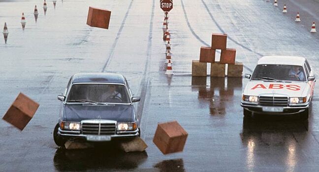 Правильные приемы торможения на машинах с ABS, которые могут спасти жизнь