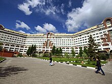 Центру сердечно-сосудистой хирургии имени Бакулева - 65 лет