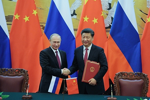 «Военные маневры и уход от доллара»: Как Китай поддержит Россию в обход санкций