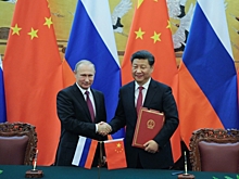 «Военные маневры и уход от доллара»: Как Китай поддержит Россию в обход санкций