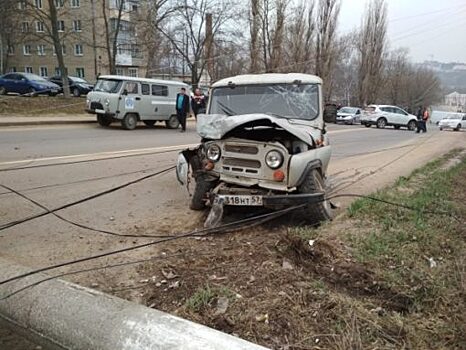 «Страйк»: Протаранивший столб водитель УАЗа назвал причину аварии