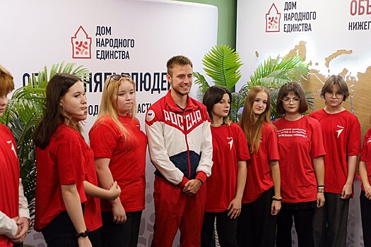 Более 150 школьников и студентов пришли на встречу с чемпионом Паралимпиады Андреем Вдовиным в Дом народного единства