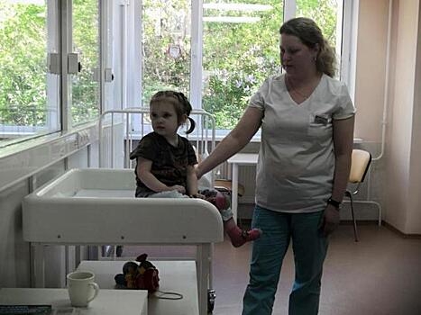 Найдены родственники оставленной в поликлинике девочки