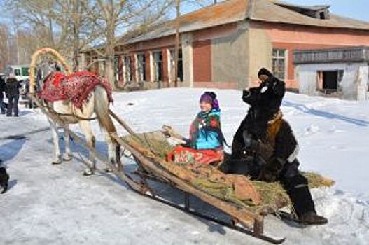 Жители алтайского села сами подготовили и провели Масленицу