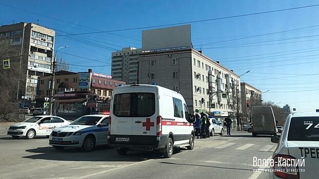 В центре Волгограда &quot;Opel&quot; протаранил &quot;Audi Q5&quot;