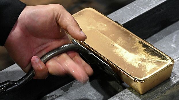 Мировые центробанки закупились золотом