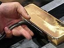 Мировые центробанки закупились золотом