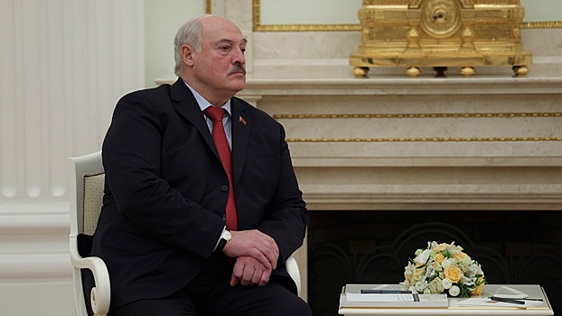 Лукашенко заявил о бесполезности помощи США Украине