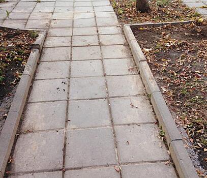 Плиточное покрытие отремонтировали во дворе на улице Дыбенко