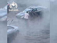 В Уфе нечистоты из канализации залили парковку с автомобилями