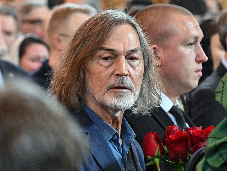 Художник Никас Сафронов на церемонии прощания с президентом Российской академии художеств, художником-монументалистом, скульптором Зурабом Церетели в храме Христа Спасителя в Москве