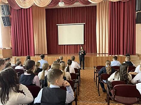 Полицейские Новосибирска провели «Студенческий десант» для школьников