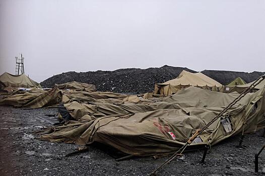 Мокрые кровати и продуваемые палатки: вахтовики пожаловались на тканевые домики Минобороны