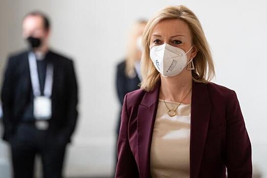 Великобритания пообещала задушить российских олигархов санкциями