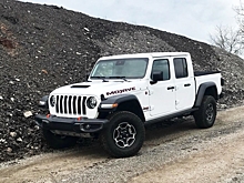 В продаже появились пикапы Jeep Gladiator с двойной кабиной за 6,9 млн рублей
