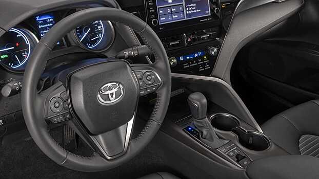 Toyota Camry Nightshade получает обновление среднего возраста