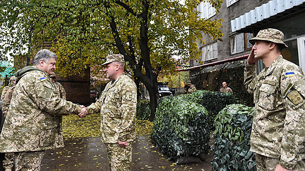 Порошенко пообещал добиться ввода миротворцев в Донбасс