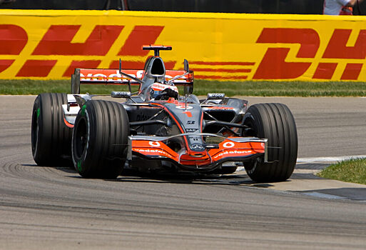 Педро де ла Роса вспоминает, как помог McLaren увести Алонсо из Renault