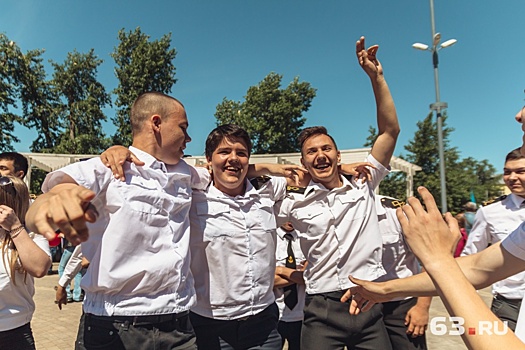 Бои и экстрим на уютных аллеях: в обновленном Струковском саду прошел фестиваль прессы