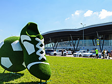 Инсталляция в виде мяча и бутсы появилась в аэропорту Курумоч к ЧМ-2018