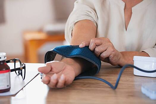 Кардиолог перечислил способы нормализовать давление без лекарств