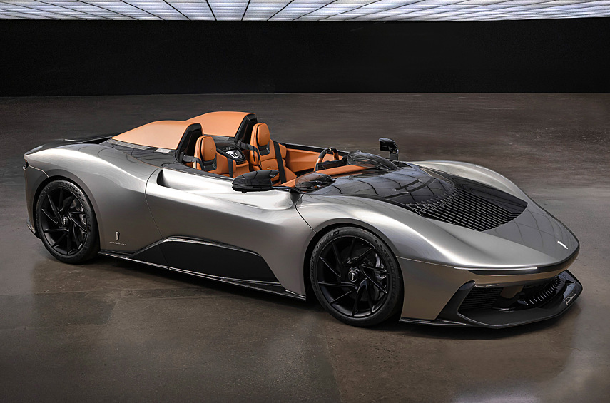 Pininfarina B95 Gotham. Главной премьерой прошлой недели, пожалуй, стоит считать Lamborghini Temerario — это тоже гибрид, и о нем мы рассказали подробно. А в этой галерее собрали не менее интересные и при этом более экзотические модели, которые ни в коем случае нельзя пропустить. Automobili Pininfarina создала особую версию своего электрического гиперкара в честь Бэтмена. Новинка построена в рамках проекта Wayne Enterprises Experience, который весной запустили Warner Bros. Discovery Global Consumer Products и Relevance International.