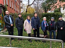 Деревья высадили на территории Басманного района