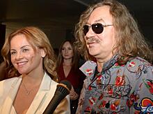 Жена Николаева одной из первых поздравила свекровь с днем рождения