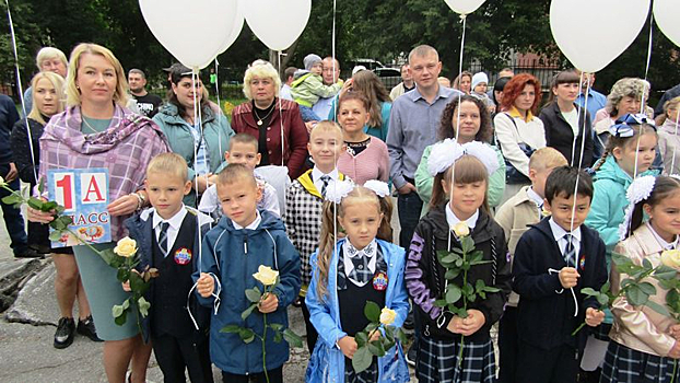 В школу – с хорошим настроением: День знаний прошел в Калининском районе