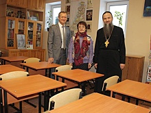 Депутат Зяблицев подарил новую мебель воскресной школе при Крестовоздвиженском мужском монастыре