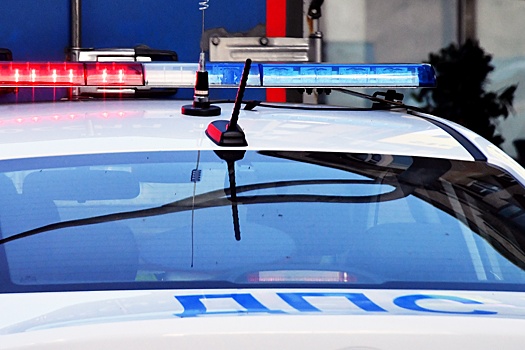 На севере Москвы водитель врезался в дорожный блок