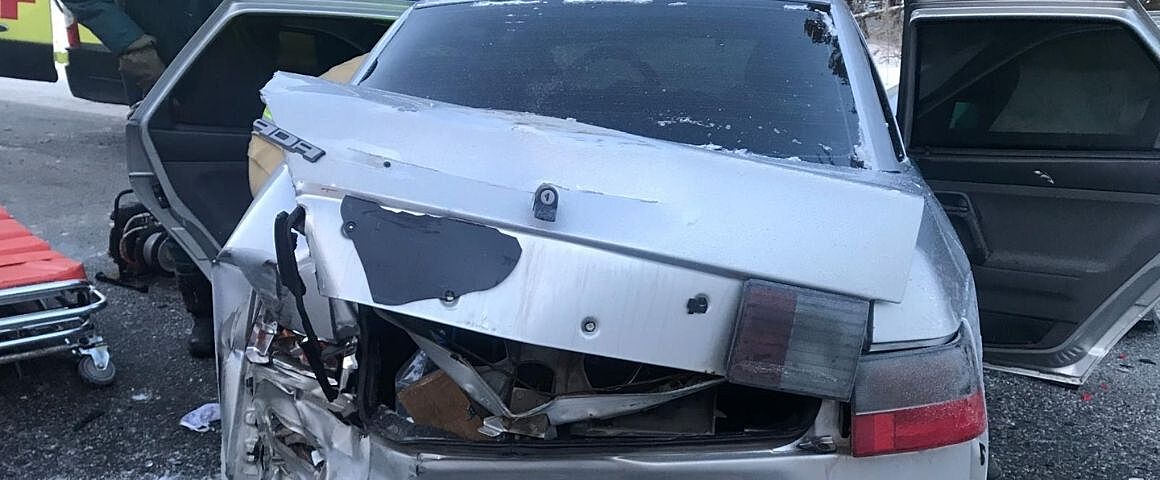 Три человека пострадали в результате столкновения грузовика и легкового авто в Удмуртии