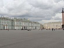 На Дворцовой площади появилась огромная ящерица