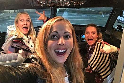 Три девушки оказались единственными пассажирками рейса в Лондон