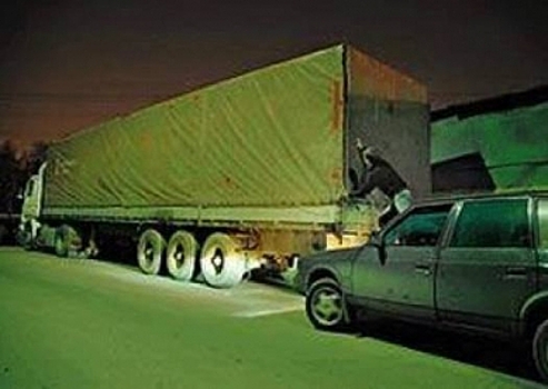 В Костромской области неизвестные «акробаты» грабят фуры