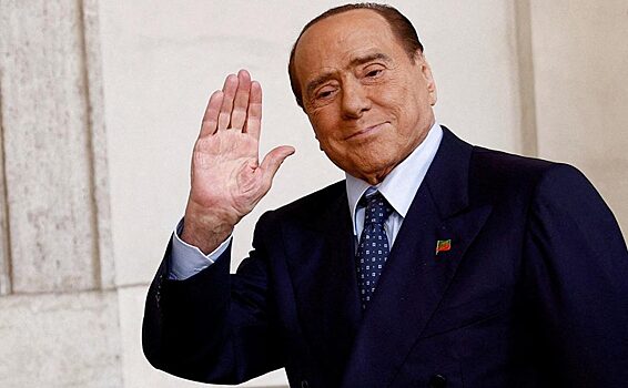 В Италии обнародовали завещание покойного экс-премьера Сильвио Берлускони