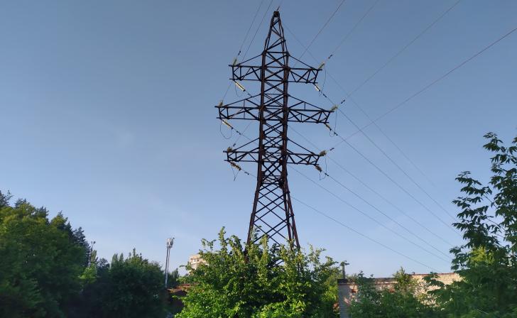 На 10 улицах Сеймского округа Курска отключат электричество