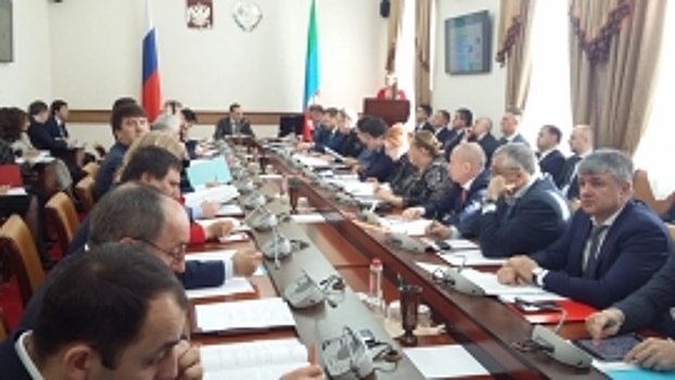Артем Здунов провел заседание Правительства Дагестана