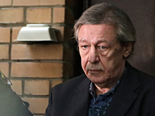 Стало известно, как актер Михаил Ефремов ограничивает себя