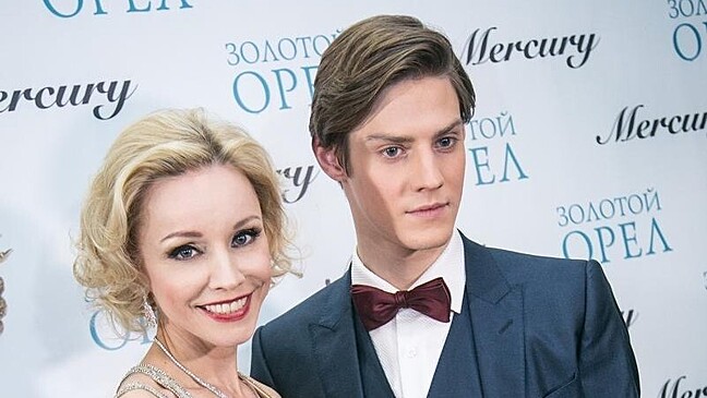 Тайно родившая Табакову актриса показала голубоглазую дочь-ангелочка