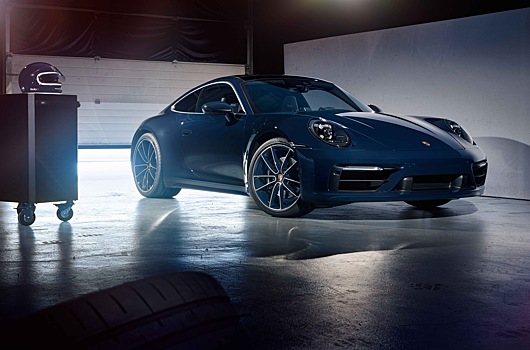 Первый кроссовер Genesis, спецверсия нового Porsche 911 и гибридный грузовик для «Дакара»: главное за неделю