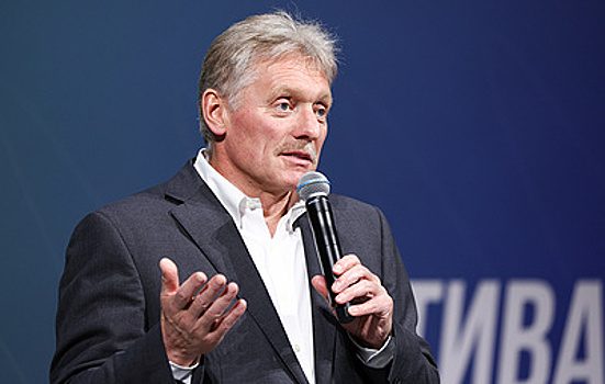 Песков выступает перед прессой на марафоне "Знание.Первые". Видеотрансляция