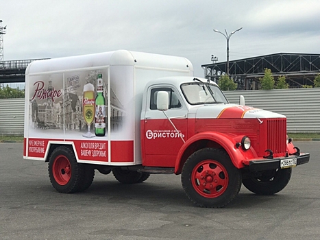 Дилер ГАЗа оснастил фургон ГАЗ-51А двигателем от УАЗика
