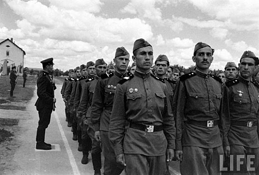 Как \"буржуазная\" профессия Жукова до службы повлияла на реформу формы в 1956 году