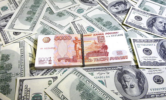 Курс евро упал ниже 61 рубля